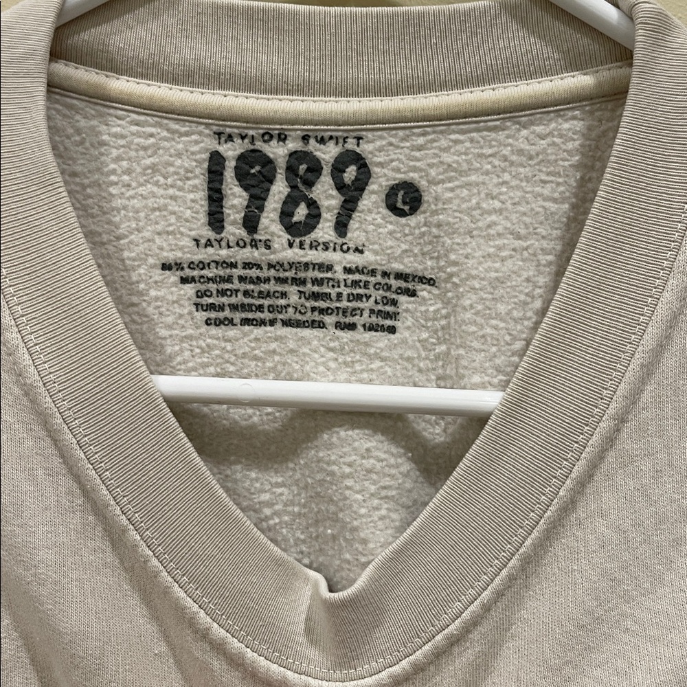 Taylor swift 1989 sweatshirt - Picture 2 of 3